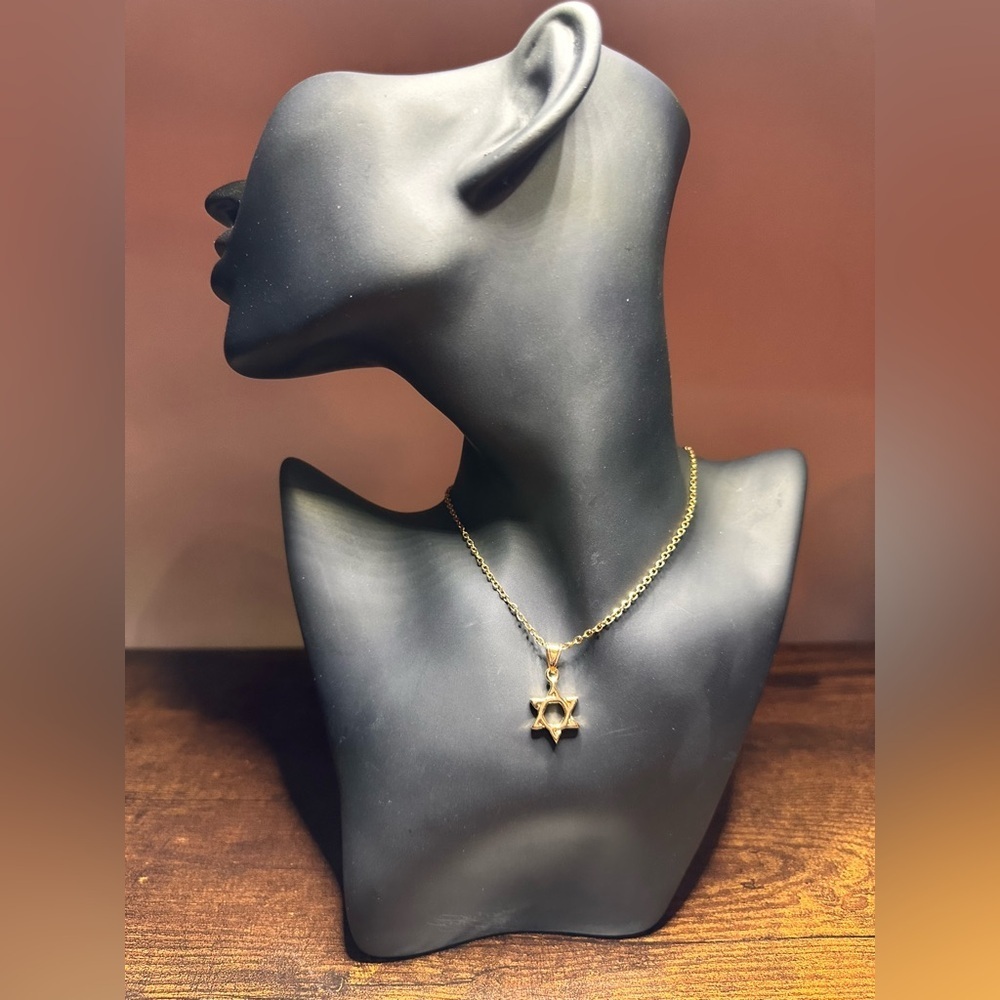 Source Unknown Gold Star Necklace